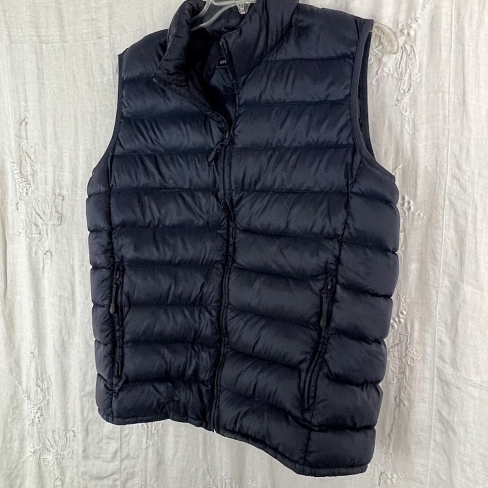 G.H. Bass & Co Down Puffer Vest Lightweight 🎉Host Pick🎉 - Picture 7 of 7